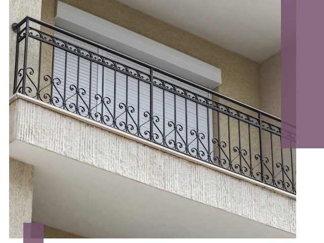 Балконные ограждения из металла и стекла в Шебекине для домов